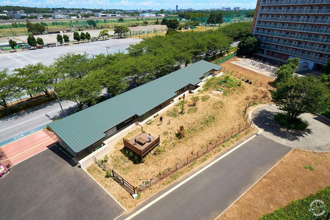 超酷！東京外國語大學幼兒園：巧用剩土小山，打造立體兒童天地第1張圖片